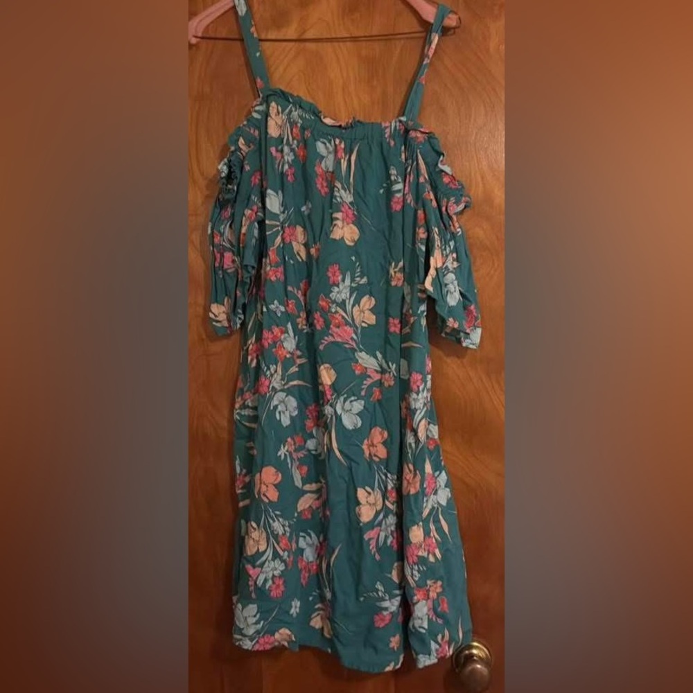 NWOT Cold Shoulder Dress